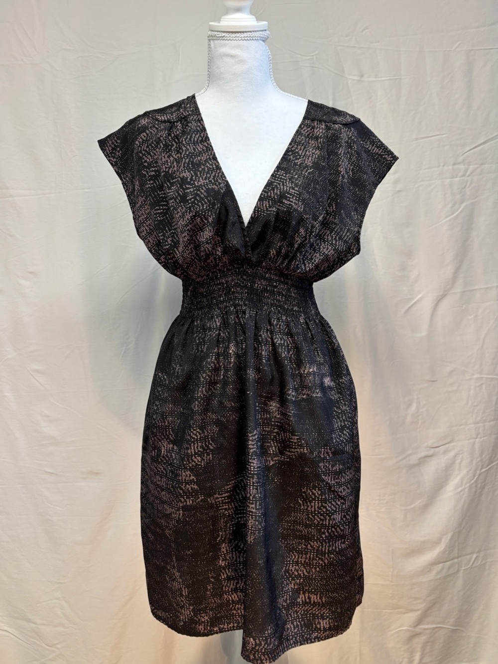 Guess Black Print V-Neck Midi Dress with Pockets